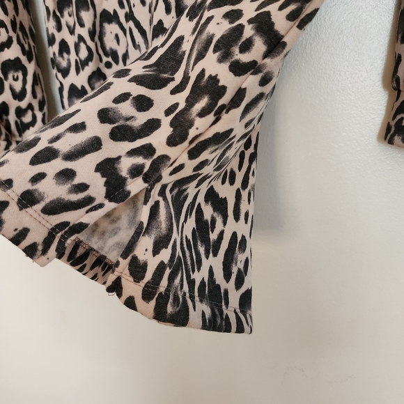 Leopard Print Mock Tutleneck Long Sweater Size Small - Picture 3 of 8